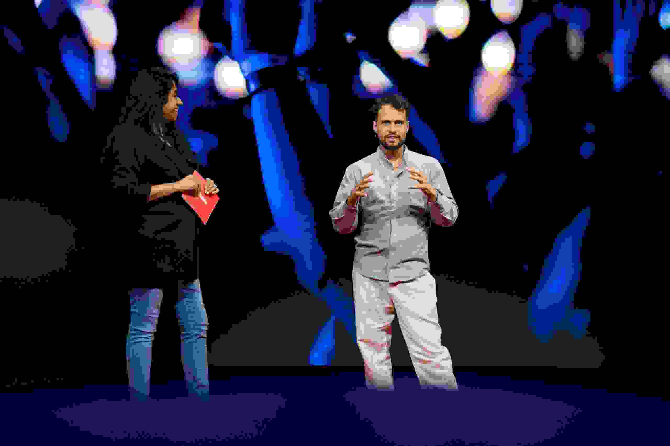 Keynote-Speaker bei einem inspirierenden Bühnen-Talk während eines des Mobiliar Avanti Corporate-Events.
Leadership, Kreativität, Business Innovation
mitarbeiteranlass, sponsoring events, teamevents bern, firmenevents, eventagentur bern, Eventbeleuchtung, Brand Experience, live kommunikation, markenerlebnis