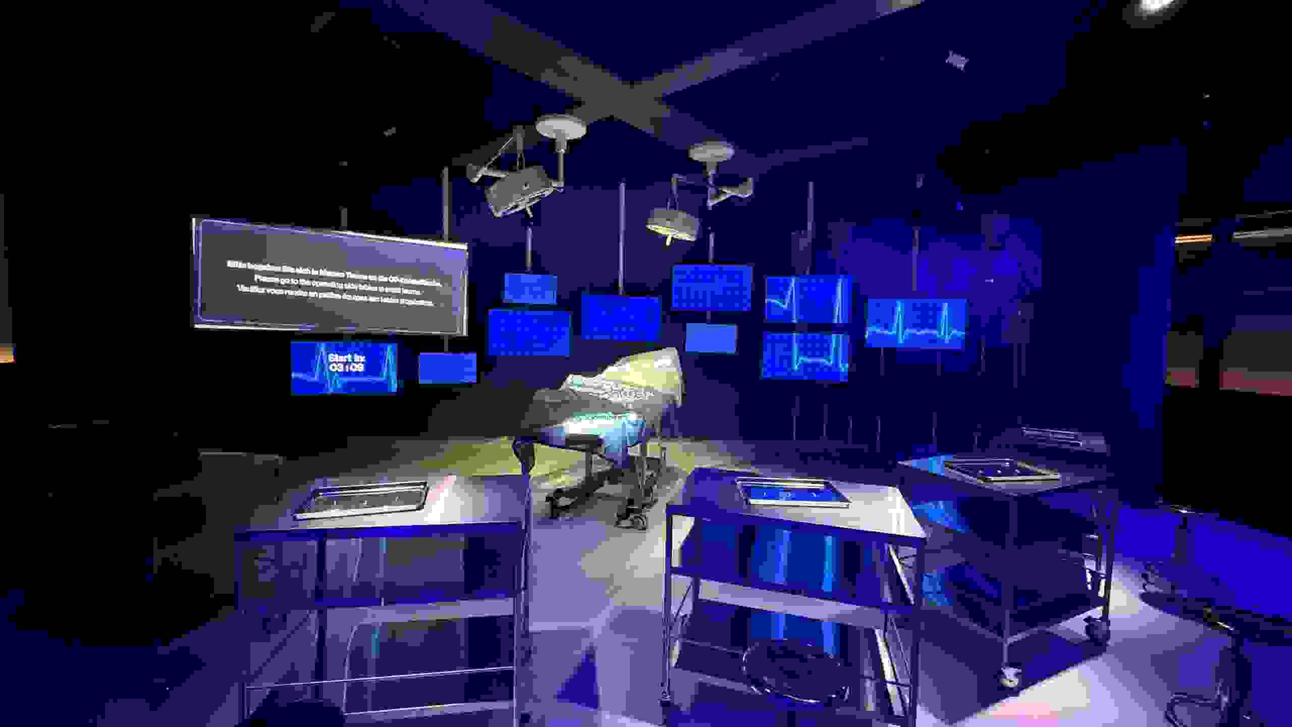 Ausstellungsraum im Stapferhaus mit OP-Tisch, Monitoren und moderner Szenografie. Ausstellungsgestaltung, Inszenierung, Begegnung, Networking, Live-Kommunikation, Eventgestaltung, Markenerlebnis, Brand Experience, Eventplanung, Publicevent, Eventagentur Bern, Corporate-Event, Mitarbeiteranlass, Mitarbeiter:innen-Anlass, Live Kommunikation, networking Anlass