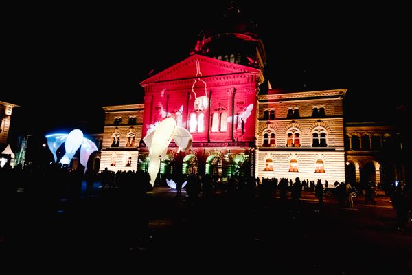 Lichtshow am Bundeshaus Bern – kreative Illumination und interaktive Lichtinszenierung bei der Museumsnacht. Lichtshow, Live-Event, Lichtkunst, Publikumsevent, Nachtveranstaltung, Markenerlebnis, Brand Experience, Corporate-Event, eventplanung, Verein Museen Bern, Publicevent, Stadt Bern, Eventagentur Bern, Technik, Beleuchtung, Live Kommunikation
