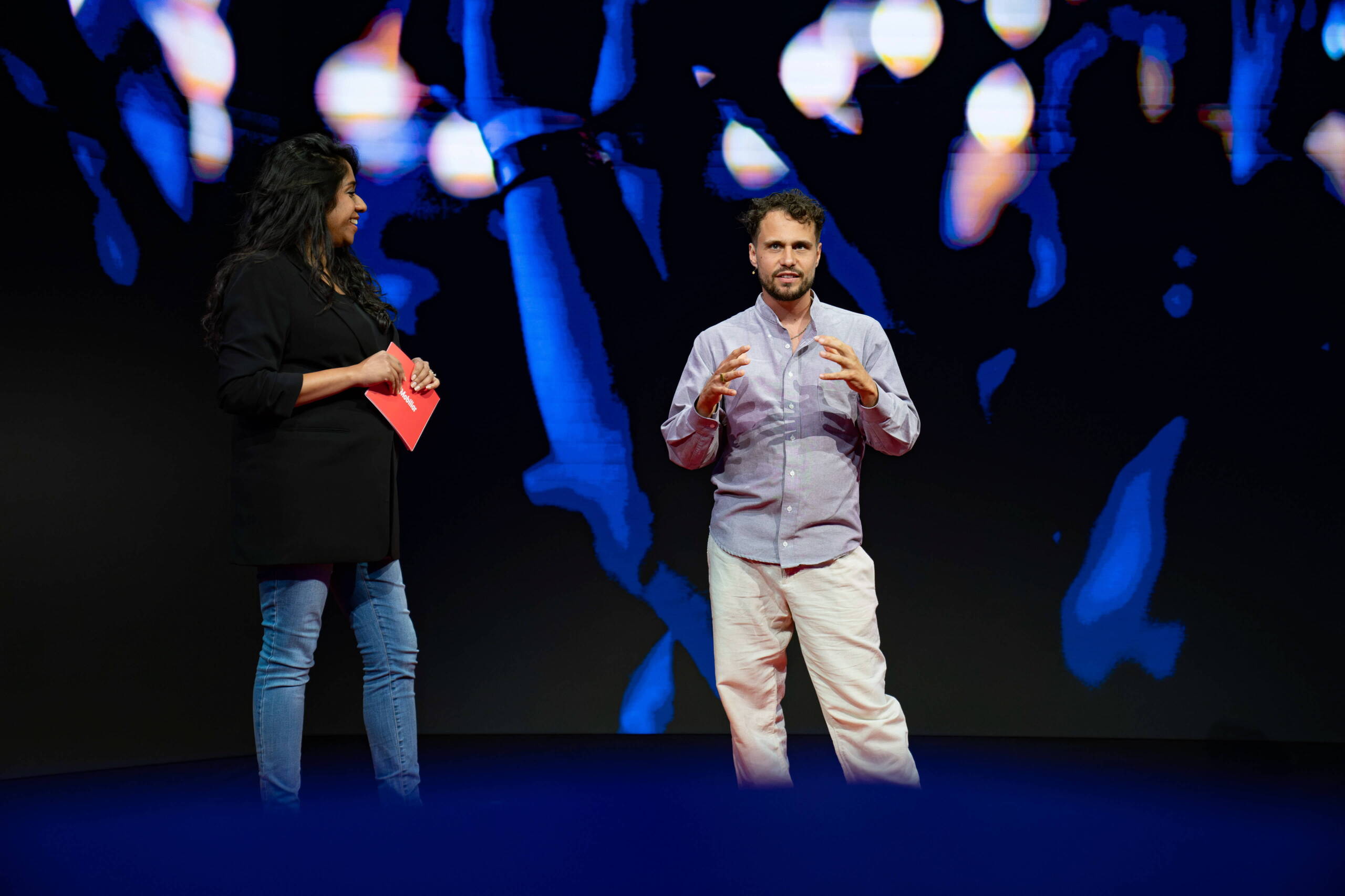 Keynote-Speaker bei einem inspirierenden Bühnen-Talk während eines des Mobiliar Avanti Corporate-Events.
Leadership, Kreativität, Business Innovation
mitarbeiteranlass, sponsoring events, teamevents bern, firmenevents, eventagentur bern, Eventbeleuchtung, Brand Experience, live kommunikation, markenerlebnis