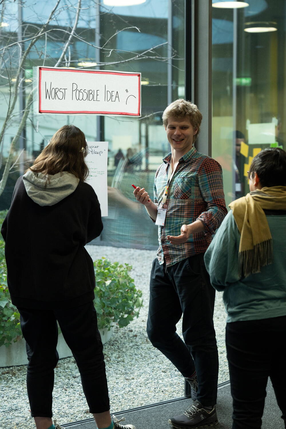 international_swiss_talent_forum_evenjo_eventagenur_bern.jpg Kreative Gruppenarbeit beim International Swiss Talent Forum – Teilnehmende entwickeln unkonventionelle Ideen während einer Innovationssession im Hotel Sempachersee. Kreativworkshop, Gruppenarbeit, international Swiss Talent Forum, Hotel Sempachersee, internationale Teilnehmende, markenerlebnis, Brand Experience, live kommunikation, schweizer Jugend forscht